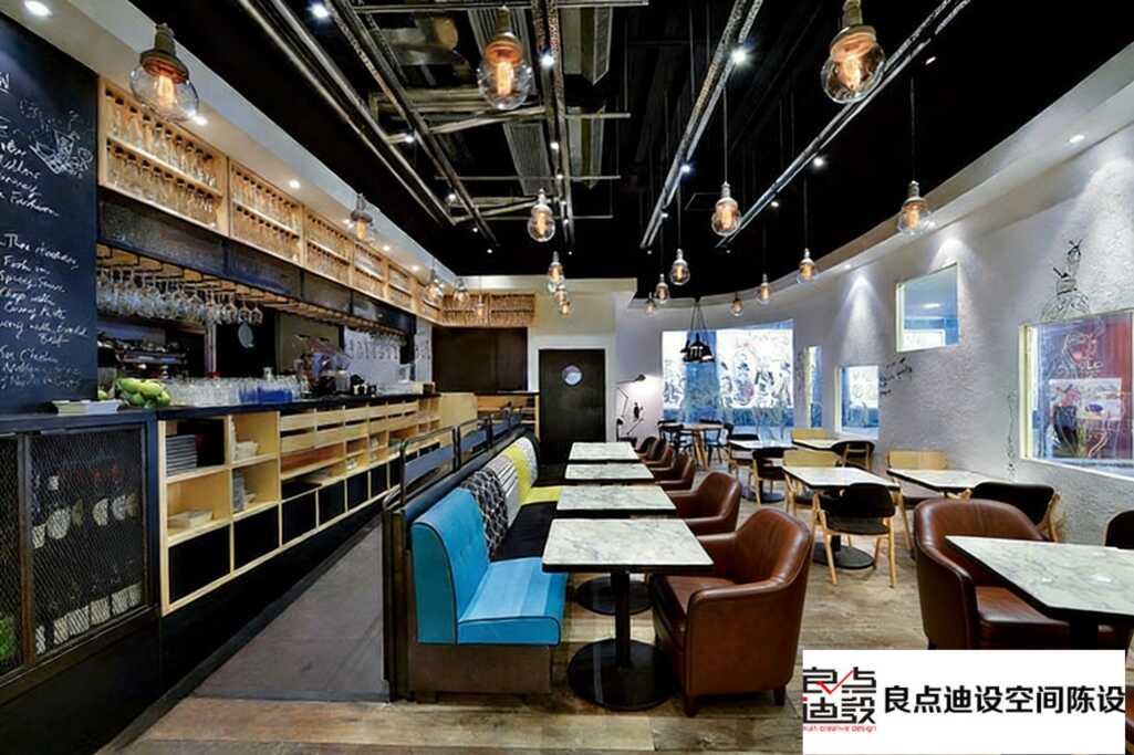 破旧仓库爆改复古工业风咖啡馆!装修软装设计细节让冷硬空间浪漫满分💡